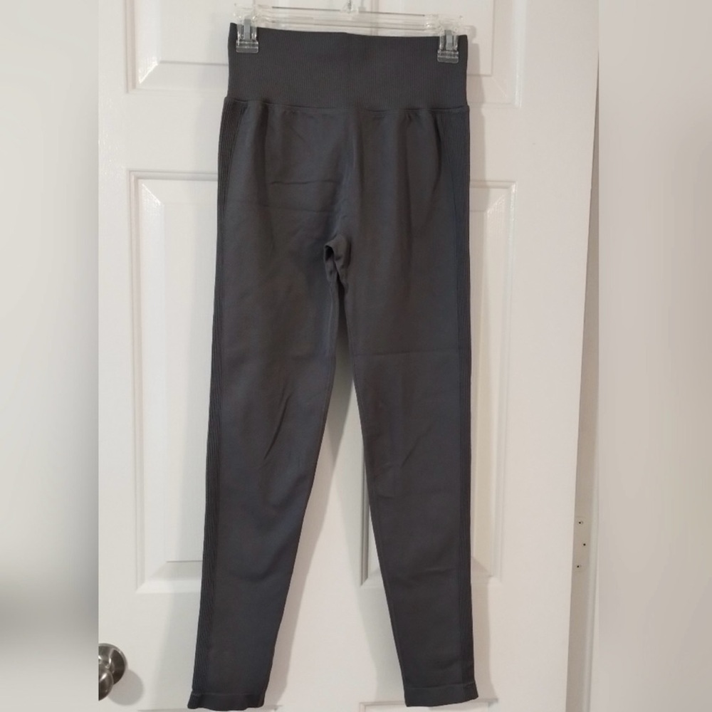LIKE NEW Halara Gray High-Waisted Booty lifting Leggings LARGE